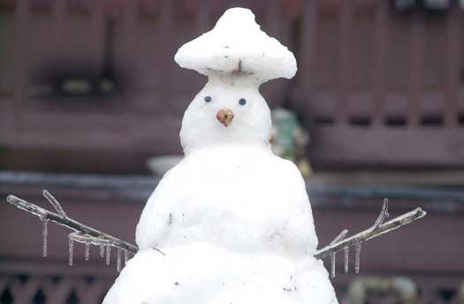 Mete Snowman Kansas City Ice To Get Worse | TimeSocket